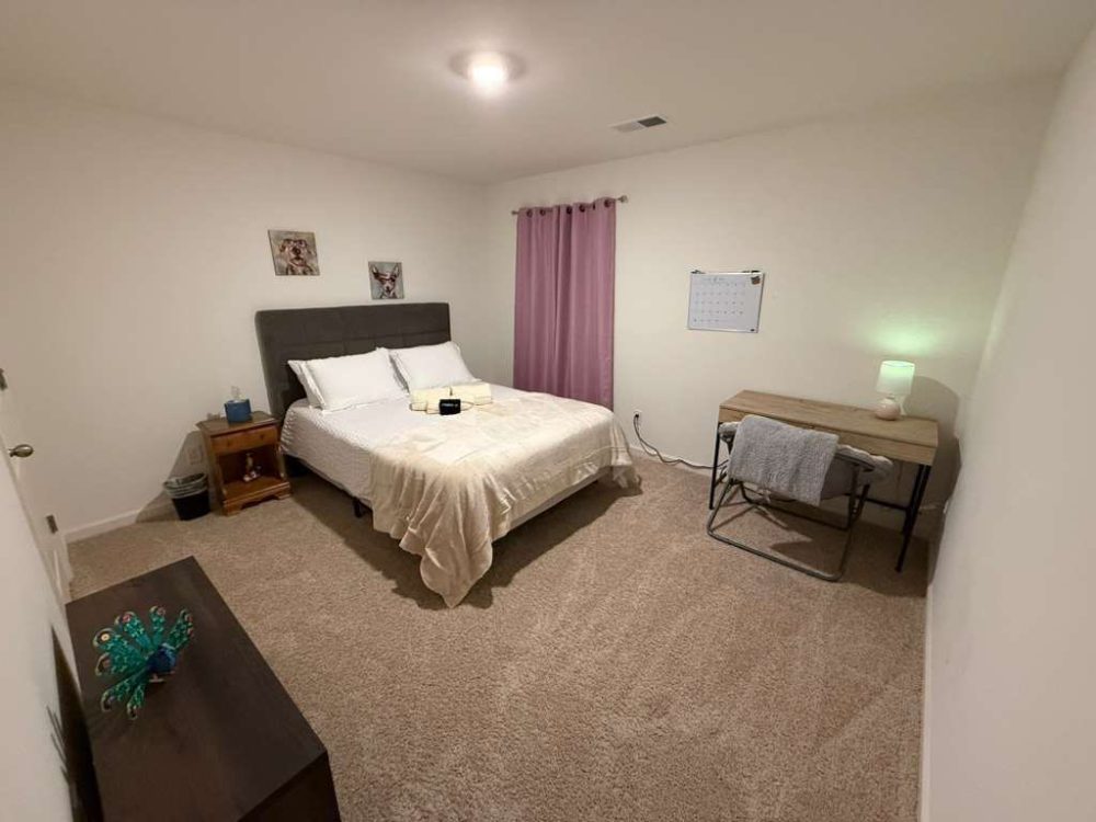 Clean, restful bedroom