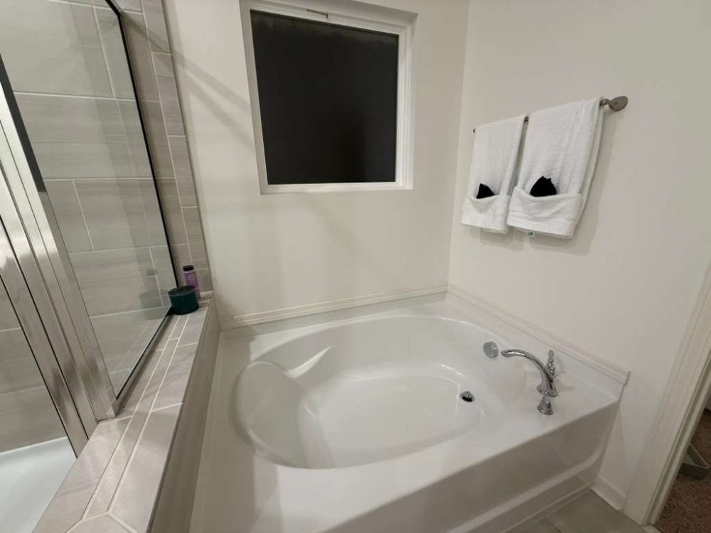 Spotless soaking tub